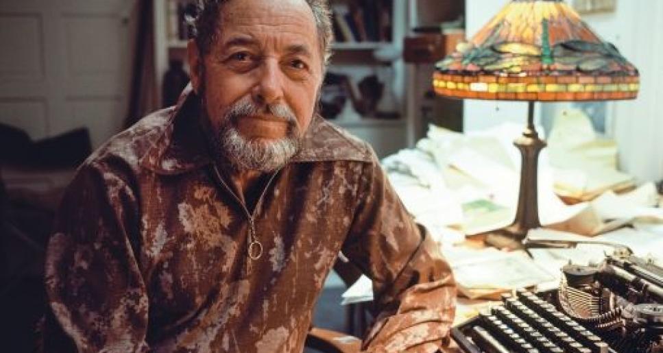 Теннеси УИЛЬЯМС: «АЙТУЛЫ ОЙЫН» (Бір көріністі пьеса)