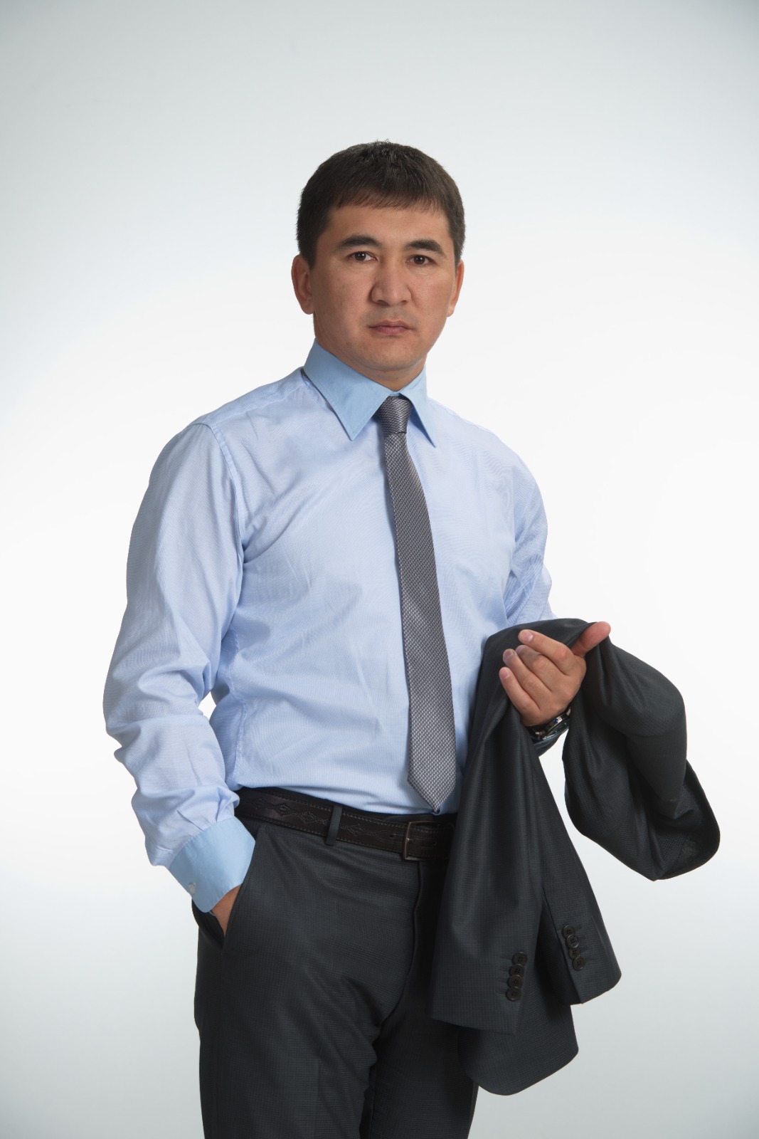 Есболат АЙДАБОСЫН: «Сырттанның итаяғы» (әңгіме)                                                  